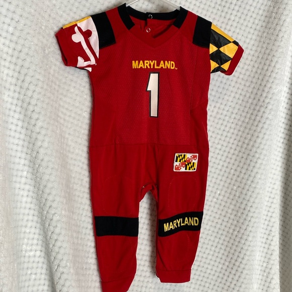 Fast Asleep football Jersey style baby outfit - Picture 2 of 7